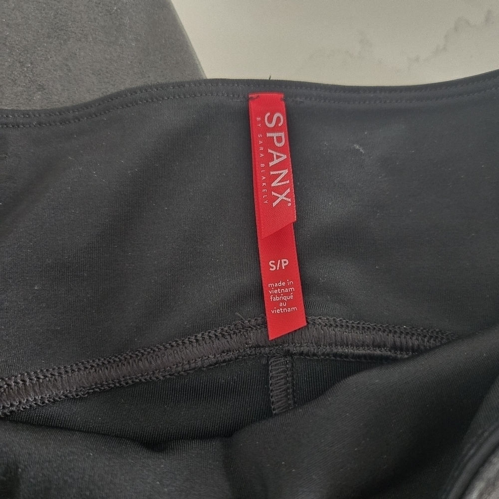 Spanx Faux Leather High Waisted Black Leggings Full Length Women's Size Small - Picture 3 of 6